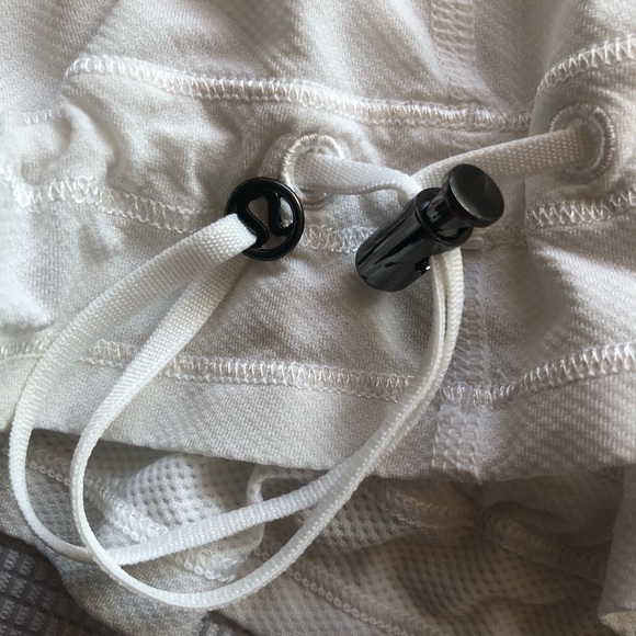 Lululemon Athletica Brisk Bloom Tame Me White/Black Tank-Top Women’s Size 6 - Picture 9 of 16